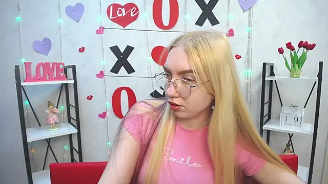 Snapshot of BeatriceFly chatting on February 19, 4:33 pm BeatriceFly online show from February 19, 4:33 pm