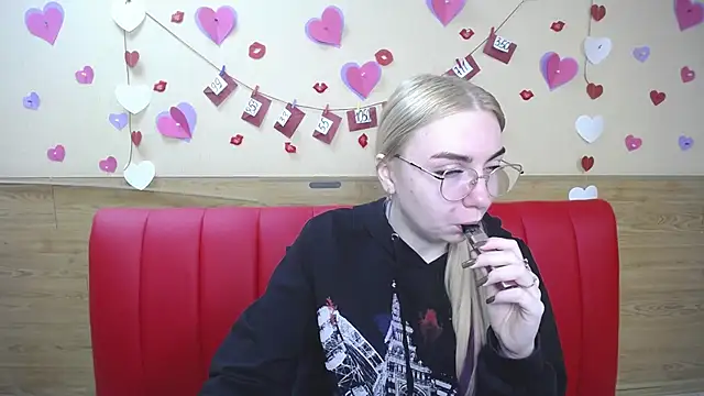 Snapshot of BeatriceFly chatting on March 1, 6:35 am BeatriceFly online show from March 1, 6:35 am