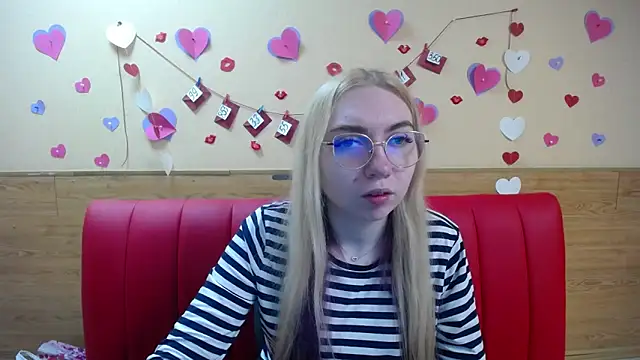 Snapshot of BeatriceFly chatting on March 13, 6:05 am BeatriceFly online show from March 13, 6:05 am
