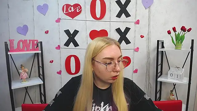 Snapshot of BeatriceFly chatting on February 1, 4:43 pm BeatriceFly online show from February 1, 4:43 pm
