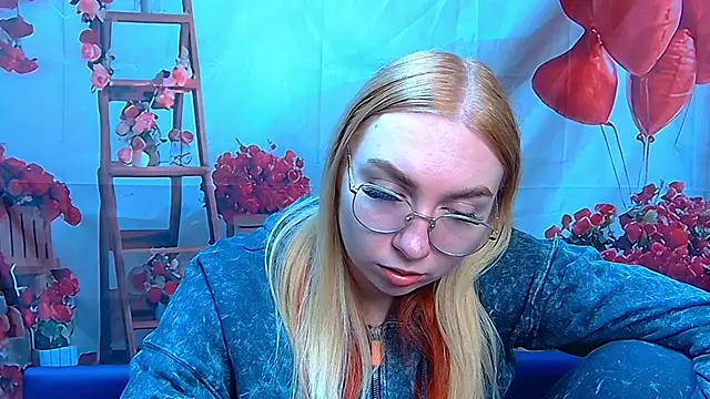 BeatriceFly online show from April 18, 1:13 pm