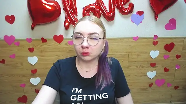 Snapshot of BeatriceFly chatting on March 16, 12:55 pm BeatriceFly online show from March 16, 12:55 pm