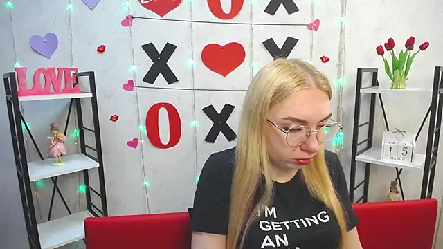 Snapshot of BeatriceFly chatting on March 15, 3:59 pm BeatriceFly online show from March 15, 3:59 pm