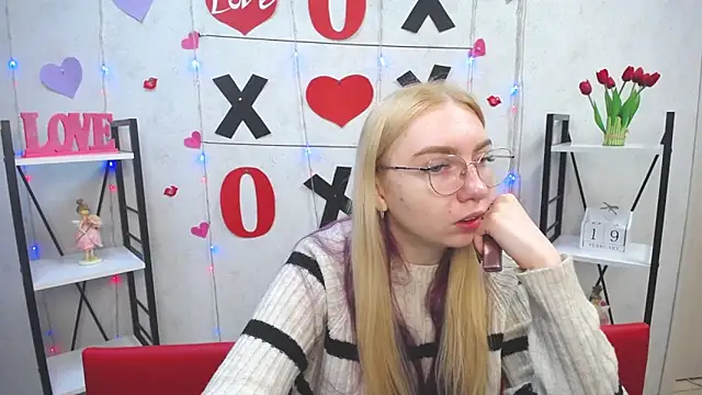 Snapshot of BeatriceFly chatting on February 19, 6:22 am BeatriceFly online show from February 19, 6:22 am