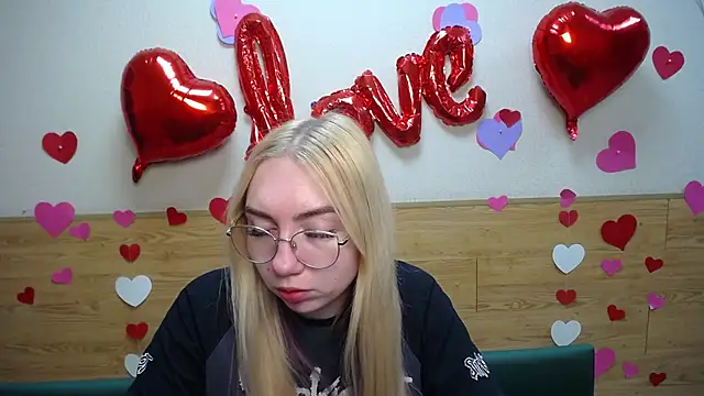 Snapshot of BeatriceFly chatting on March 20, 12:43 pm BeatriceFly online show from March 20, 12:43 pm