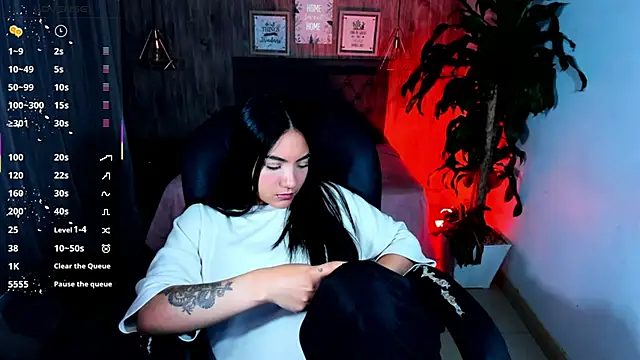 Snapshot of miichael_black chatting on October 5, 8:54 pm miichael black online show from October 5, 8:54 pm