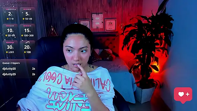 Snapshot of miichael_black chatting on February 26, 6:59 pm miichael black online show from February 26, 6:59 pm