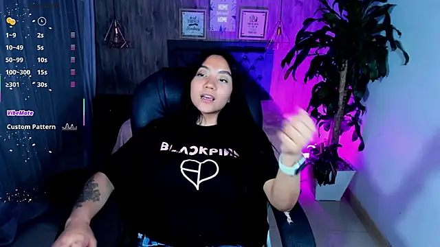 Snapshot of miichael_black chatting on October 4, 9:33 am miichael black online show from October 4, 9:33 am