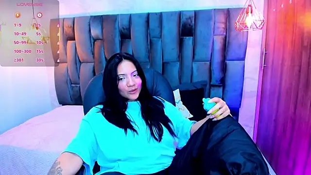 Snapshot of miichael_black chatting on July 9, 8:08 pm miichael black online show from July 9, 8:08 pm