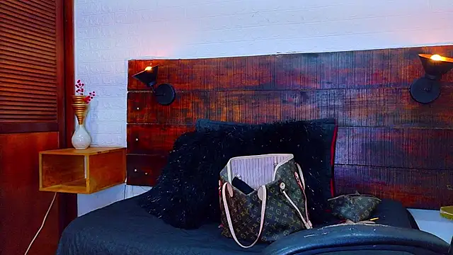 Snapshot of Celeste_sanz chatting on September 10, 5:34 pm Celeste sanz online show from September 10, 5:34 pm