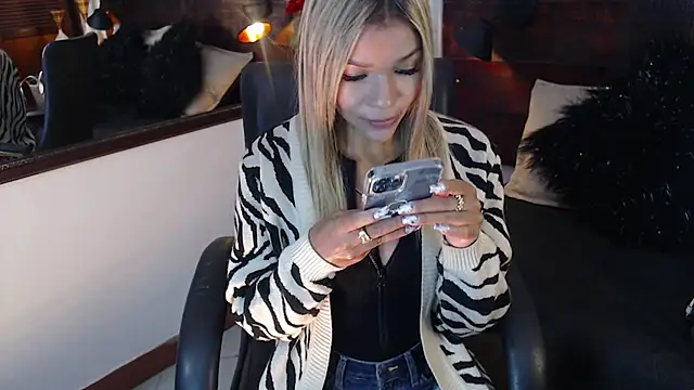 Snapshot of Celeste_sanz chatting on February 16, 2:32 pm Celeste sanz online show from February 16, 2:32 pm