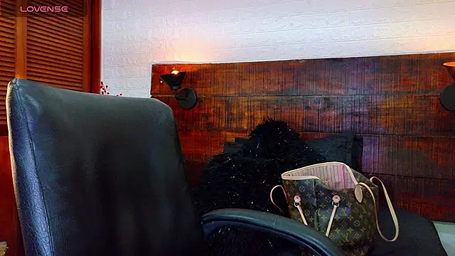 Snapshot of Celeste_sanz chatting on September 23, 6:15 pm Celeste sanz online show from September 23, 6:15 pm