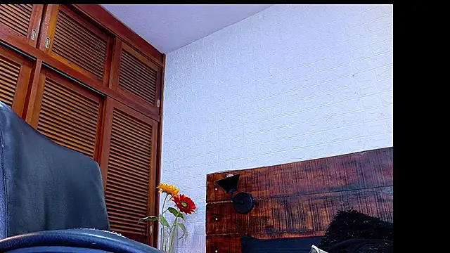 Snapshot of Celeste_sanz chatting on October 15, 10:12 am Celeste sanz online show from October 15, 10:12 am
