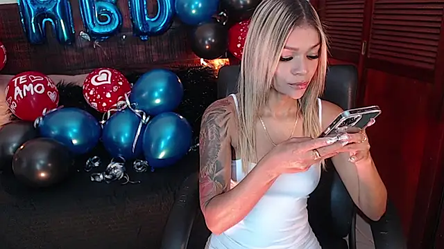 Snapshot of Celeste_sanz chatting on February 23, 5:07 pm Celeste sanz online show from February 23, 5:07 pm
