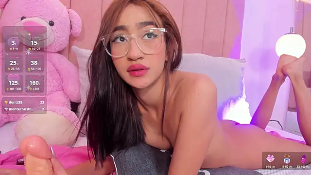 Snapshot of emily_daarell chatting on March 9, 12:31 am emily daarell online show from March 9, 12:31 am