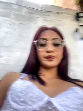 Snapshot of emily_daarell chatting on November 6, 9:08 pm emily daarell online show from November 6, 9:08 pm