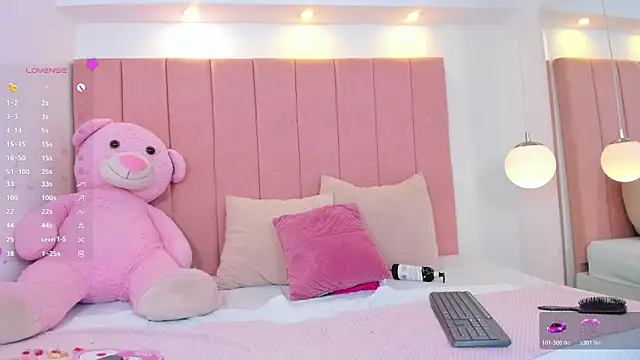 emily daarell online show from April 4, 8:15 pm