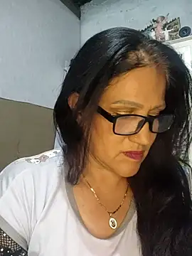 Edged Hot69 online show from June 5, 3:00 am