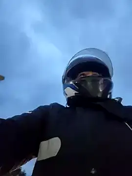 Edged Hot69 online show from March 21, 10:50 am