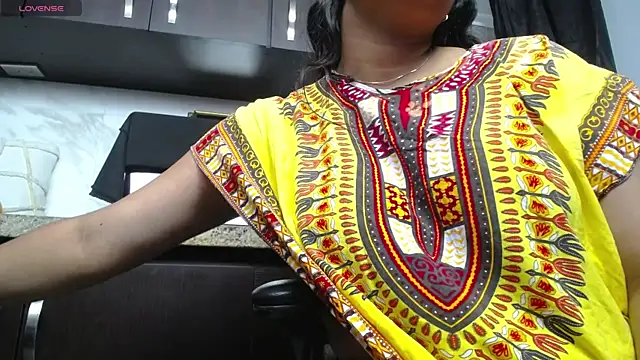 Snapshot of iniyalaboni chatting on October 4, 8:43 pm iniyalaboni online show from October 4, 8:43 pm