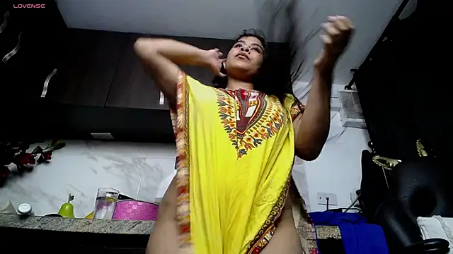 iniyalaboni online show from October 29, 8:30 pm