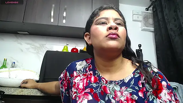 Snapshot of iniyalaboni chatting on September 12, 8:08 pm iniyalaboni online show from September 12, 8:08 pm