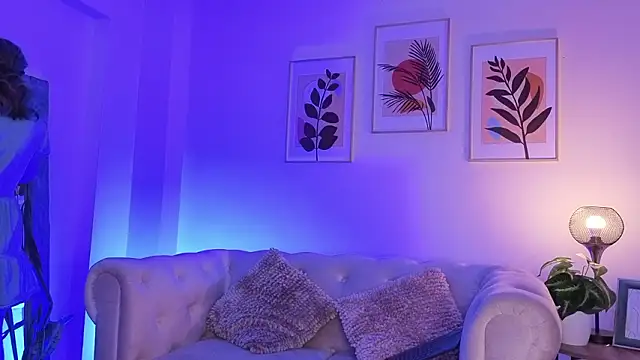 DahianaWalcott online show from February 10, 7:24 pm