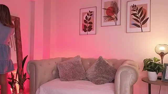 DahianaWalcott online show from March 5, 5:31 pm