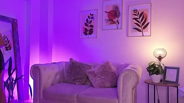 DahianaWalcott online show from February 17, 4:15 pm