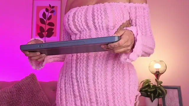 DahianaWalcott online show from February 6, 5:53 pm