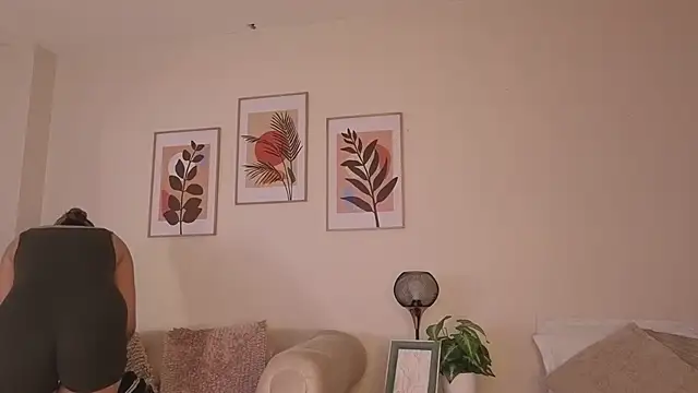 DahianaWalcott online show from March 18, 9:04 pm