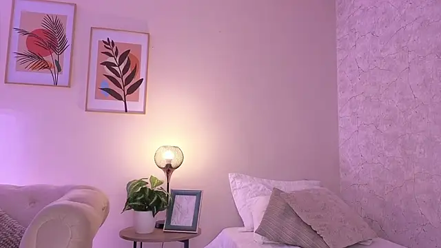 DahianaWalcott online show from March 4, 4:15 pm