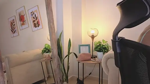 Snapshot of DahianaWalcott chatting on December 2, 7:59 pm DahianaWalcott online show from December 2, 7:59 pm