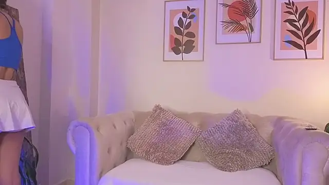 DahianaWalcott online show from April 20, 6:20 pm