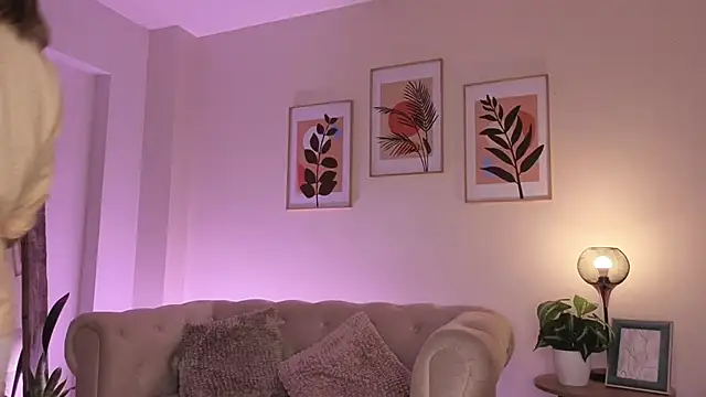 DahianaWalcott online show from March 6, 4:46 pm