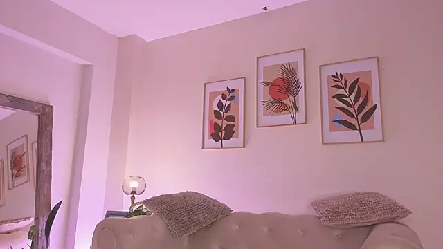 DahianaWalcott online show from April 10, 3:19 pm