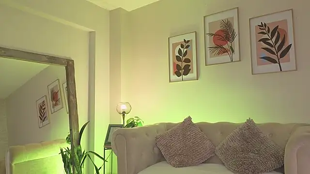 DahianaWalcott online show from April 13, 7:18 pm