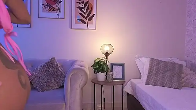 DahianaWalcott online show from February 19, 5:21 pm