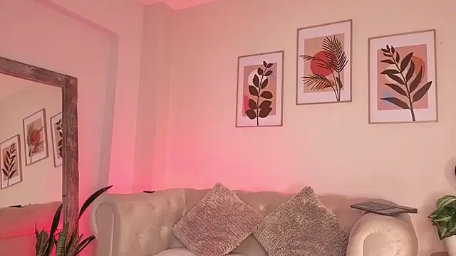 DahianaWalcott online show from February 20, 5:04 pm