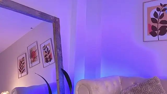 DahianaWalcott online show from February 4, 3:07 pm