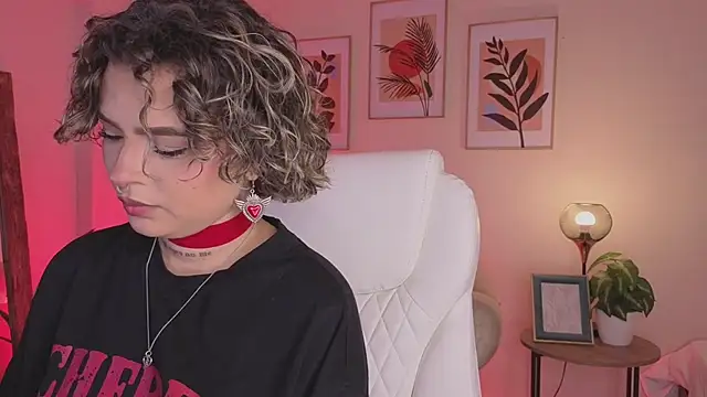 DahianaWalcott online show from March 27, 8:32 pm