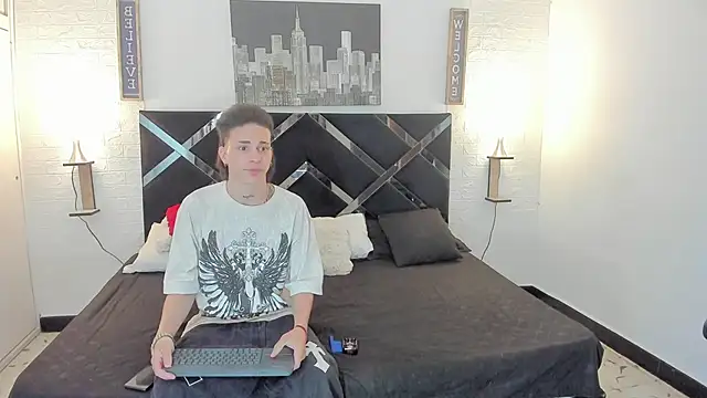 toyboys1 online show from September 22, 3:12 am