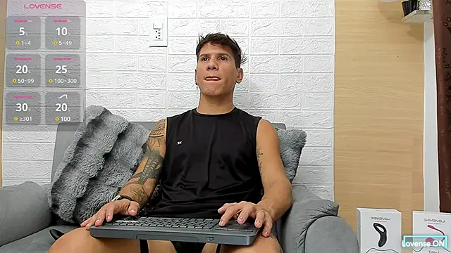 toyboys1 online show from February 24, 3:23 am