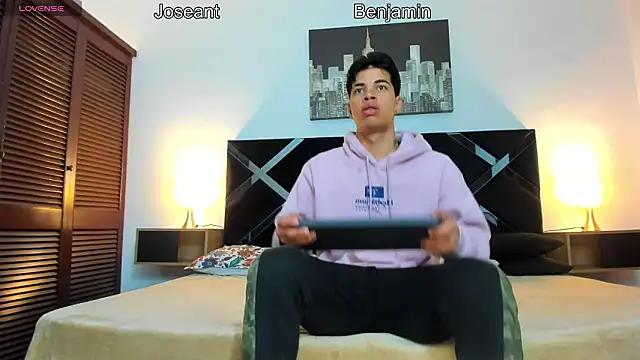 toyboys1 online show from March 13, 4:28 am