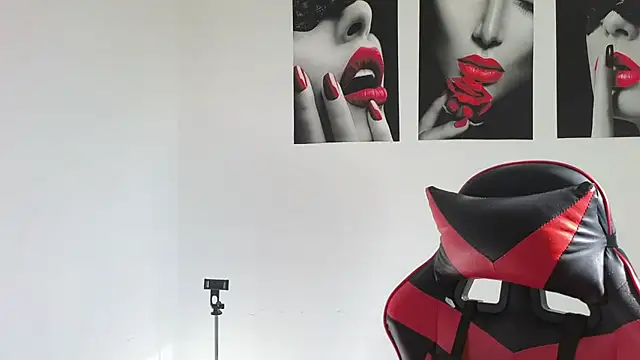 Snapshot of tammyandrade_ chatting on July 10, 1:33 pm tammyandrade online show from July 10, 1:33 pm