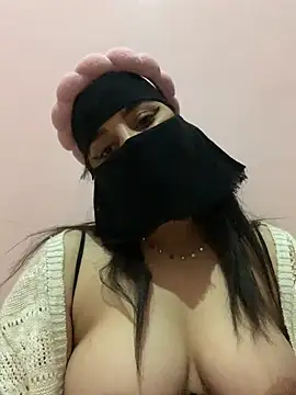 Snapshot of Miss-Soka chatting on December 14, 11:34 pm Miss-Soka online show from December 14, 11:34 pm