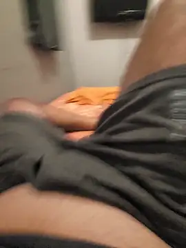 Snapshot of mfreitas005 chatting on December 18, 1:11 am mfreitas005 online show from December 18, 1:11 am