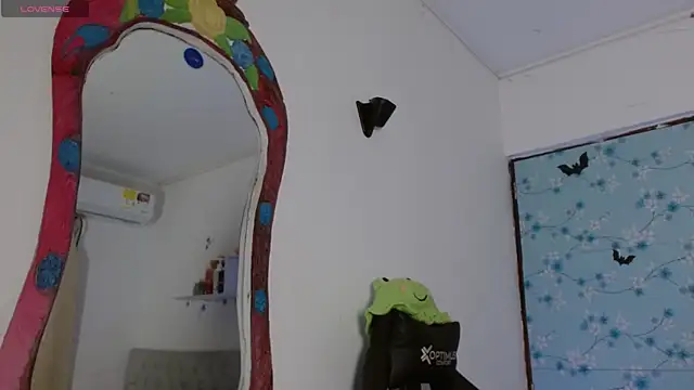 Snapshot of miss_valery2 chatting on November 27, 12:55 am miss valery2 online show from November 27, 12:55 am