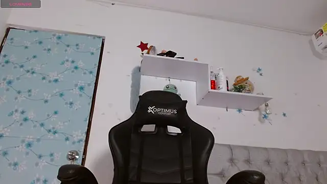 Snapshot of miss_valery2 chatting on October 12, 2:02 am miss valery2 online show from October 12, 2:02 am