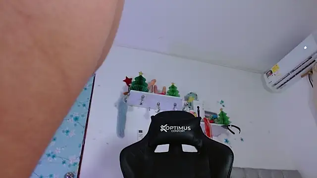 Snapshot of miss_valery2 chatting on March 13, 12:48 am miss valery2 online show from March 13, 12:48 am